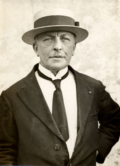 Portretfoto van George Minne, datum onbekend, Negatievenarchief uitgeverij Manteau 